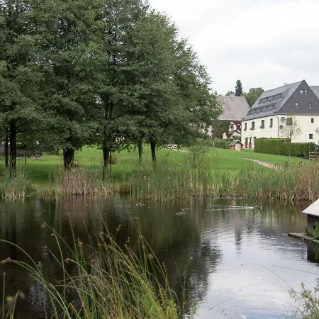Semesterbostad Spacious In The Mountains Deutschneudorf